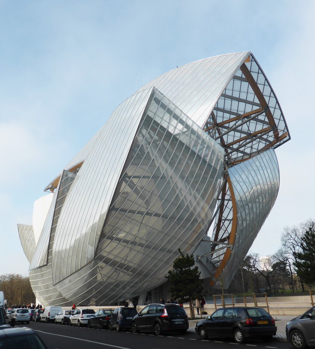 CachauPhilippe's tweet photo. Pour ceux qui croient que l'#architecture #contemporaine, c'est forcément moche ! :
-#Calatrava, Opéra Reina Sofia, Valence, 2005
-#Gehry, Fondation Vuitton, Paris, 2014
-#Nouvel, Louvre Abu Dhabi, 2017
-#Portzamparc, Centre culturel Suzhou, 2020. https://t.co/WgEhPKtTFh