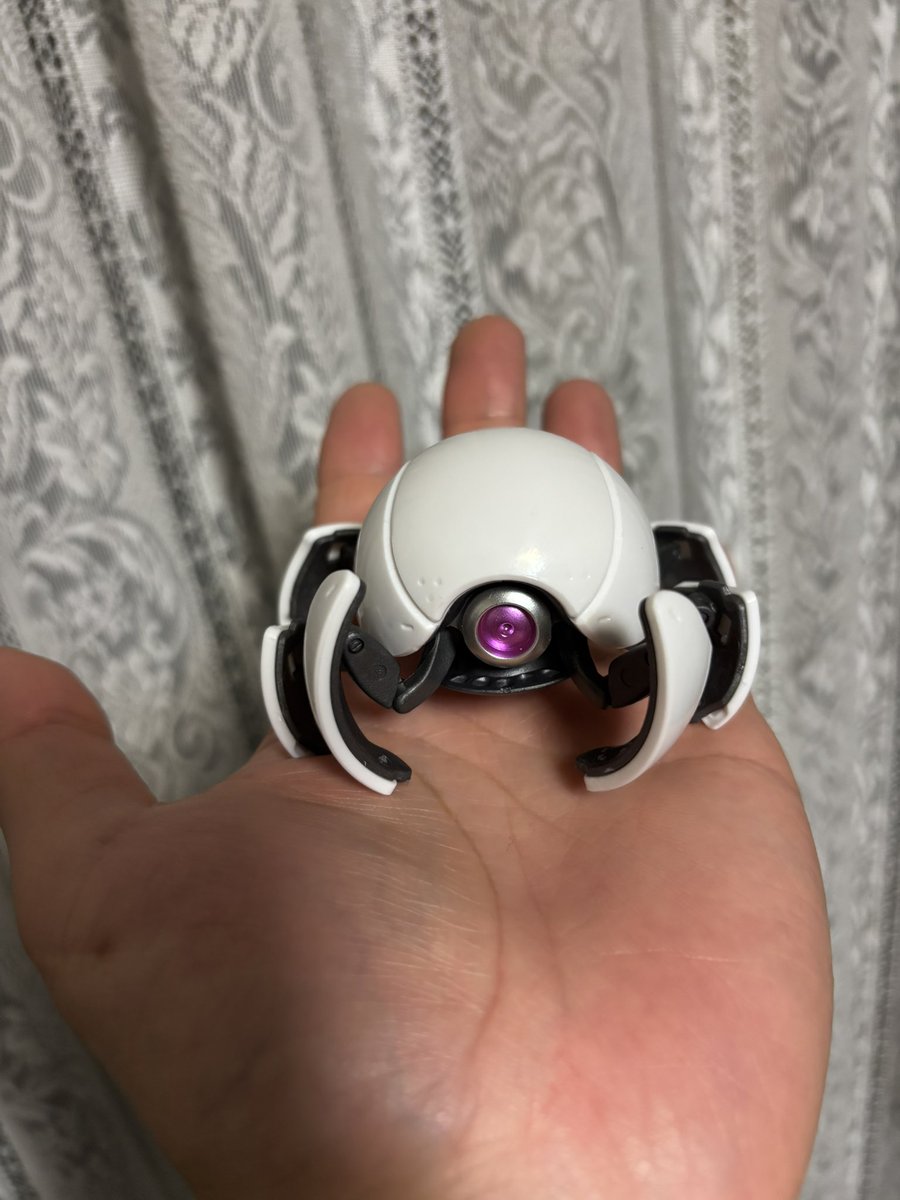 カニタマ開封！(?) 思ったより青の色味がカッコいい…！ 白は凄いメトロ