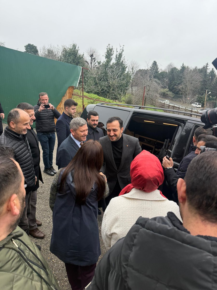 İncirköy mahalle sakinimiz Soner Eren ve ailesini; İl Başkanımız Abdullah Özdemir, Başkan Vekilimiz Özlem Vural Gürzel ve teşkilat mensuplarımızla birlikte ziyaret ettik.
Nazik misafirperverlikleri için kendilerine teşekkür ediyoruz.
