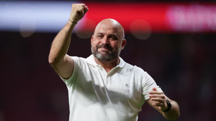 Manolo és humà, no infalible. Ens ha enamorat (a banda de per ser 1 gran entrenador) per la seva humilitat i la seva honestedat. Ara és moment de recolzar-lo.

Des de la grada i sobretot des del club (reforçant la plantilla i protegint-lo de la premsa tòxica).

#RCDE 💪🏼💥🍀⚽️🚀