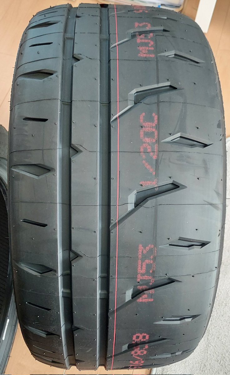 いよいよリリース開始となったBSのニュータイヤ、RE-71RZを購入しま