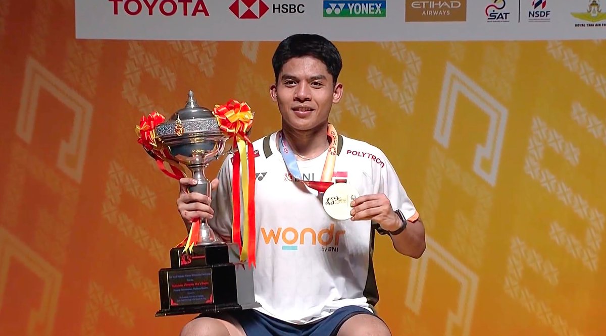 Disamping kualitas placement, footwork, dan variasi pukulannya yang kaya, kekuatan terbesar Ubed adalah ketenangannya.

Dia jarang kelihatan panik meskipun tertinggal poin jauh atau melawan pemain yg jauh lebih senior.

Pd usia yang masih sangat muda, Ubed punya decision making