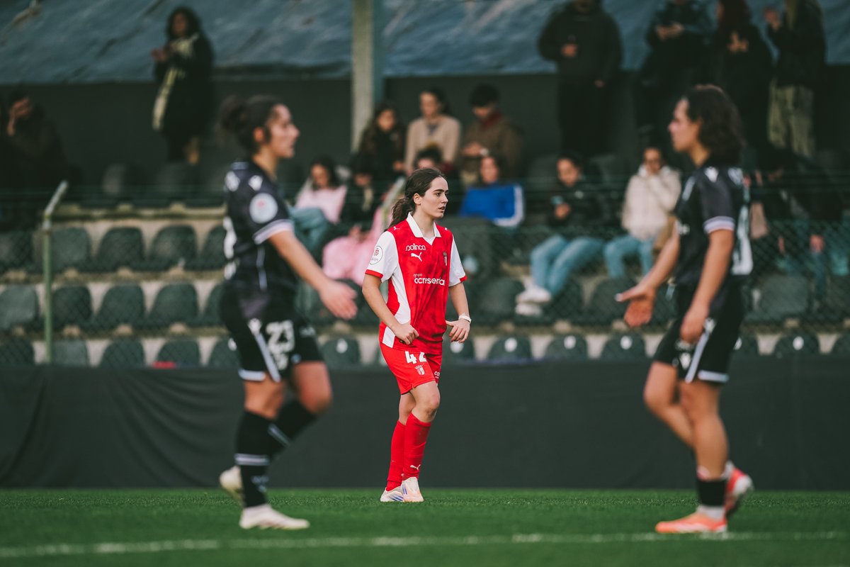 scbragafeminino's tweet photo. Remember the name... ✍️

Francisca Castro estreou-se na equipa principal do SC Braga, logo como títular no Dérbi do Minho 💫

#GanharComTodos https://t.co/44ziLH7vYu