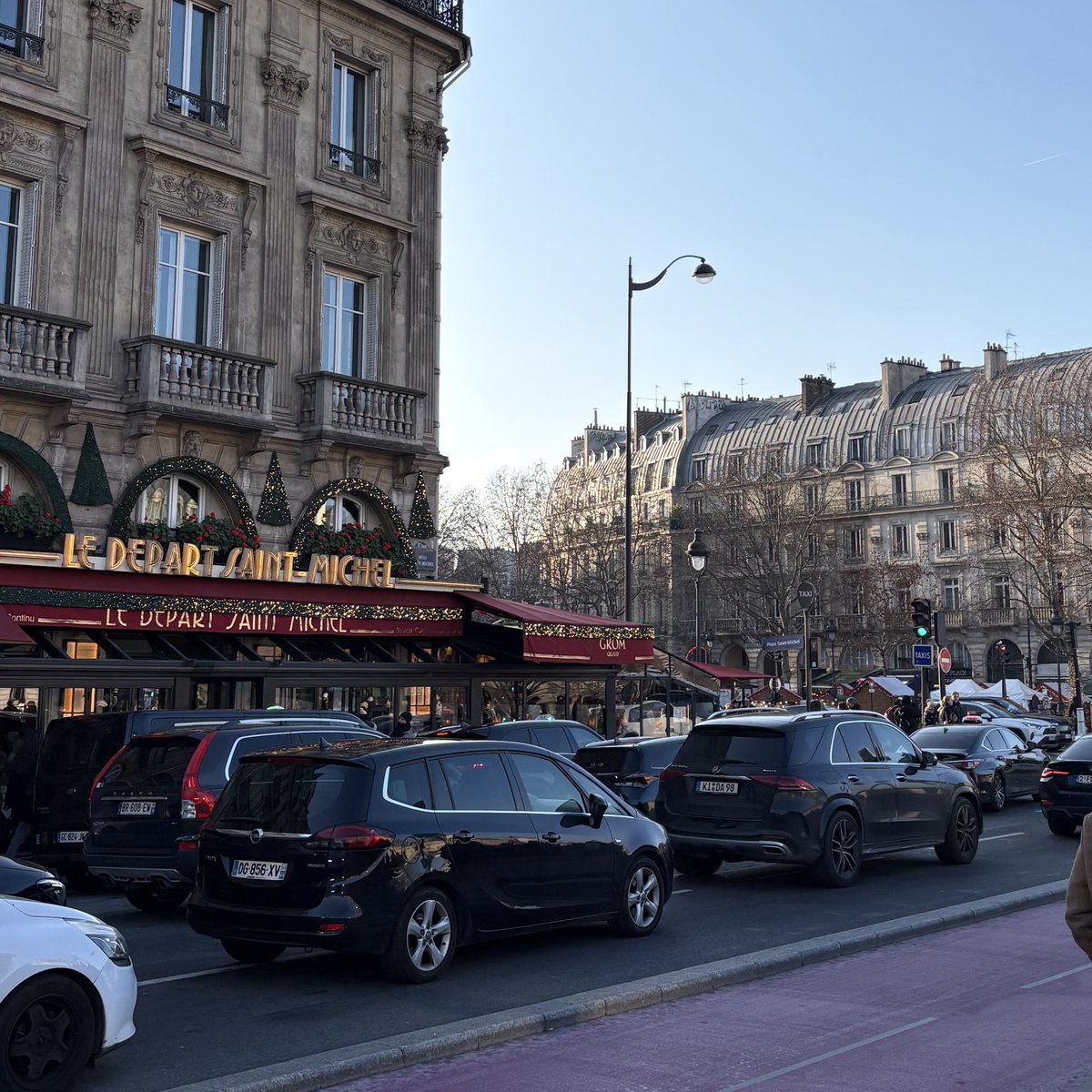 nhbyih's tweet photo. Paris https://t.co/Tf6bjz2Rlt