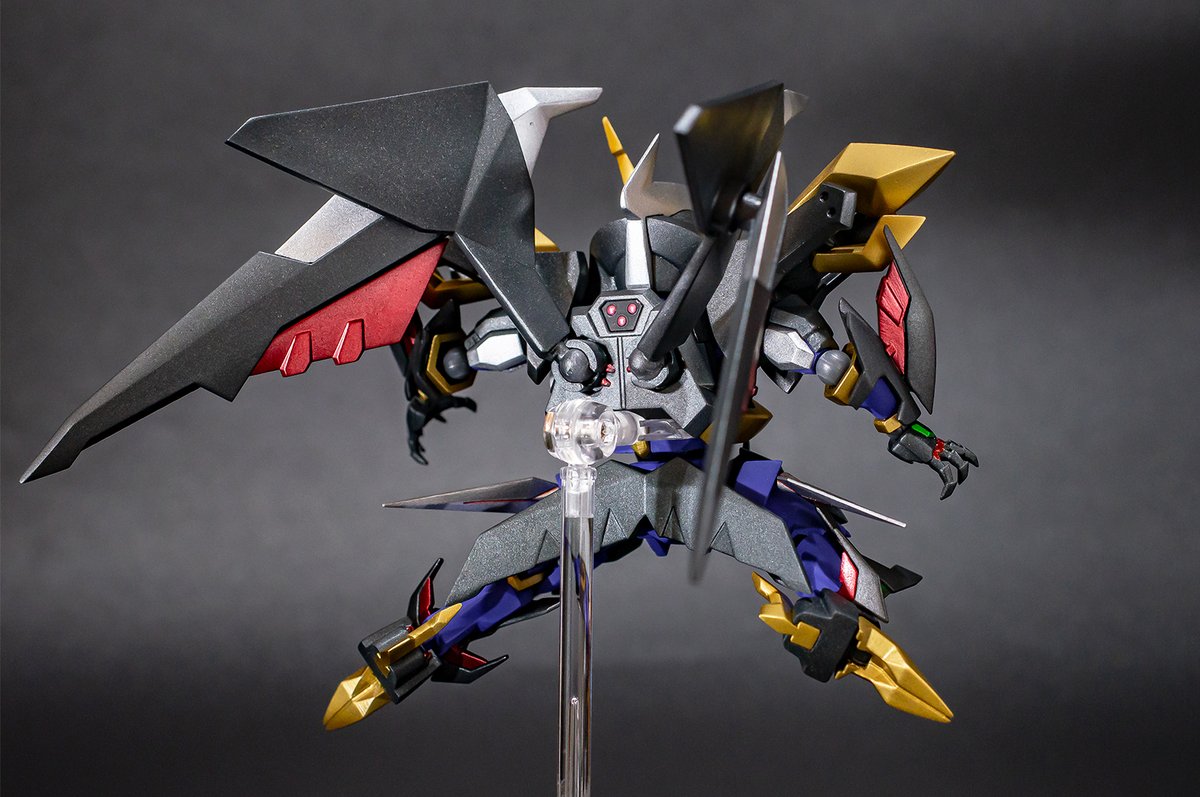 shin0bu46's tweet image. スタイルはゲーム中のグラフィックをイメージしつつ自分の好みに調整しています。シュロウガは過去にディフォルメ体型の商品が出ているのですが、並べてみるとデザインは同じでも各ブロックのサイズが違います