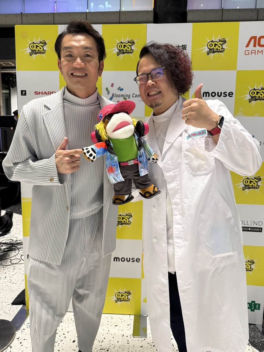 wotakenlab108's tweet photo. #ジェンスク 最後の最後に最高な出来事が！

タクティー@takutoonuki のマッサージをさせていただき、写真も撮らせていただき、サインも2箇所もいただきまして、ホンマに最高の報酬ですわ！

802関連のフェスにもブース出したいっす！って話たら好感触でそのうち出せるやも！
うちはオファー無料です！ https://t.co/AXrMdCRY0k