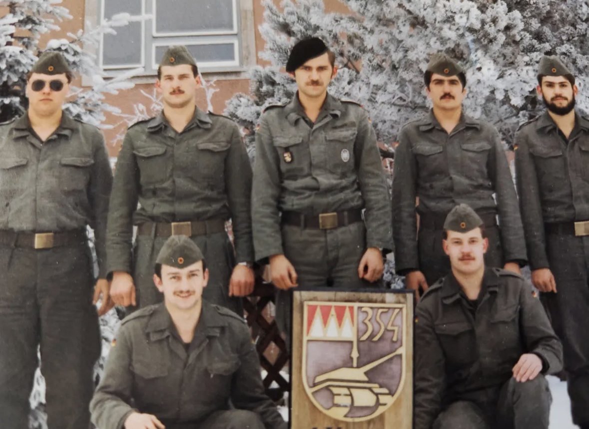 Weil Linke wieder allerhand Geschmacklosigkeiten und Unwahrheiten über Stefan Niehoff posten, fühle ich mich dazu genötigt, einiges klarzustellen, weil ich diese Hetze über einen Toten nicht mehr ertrage: 

1. Anlass der Hausdurchsuchung bei Niehoff und seiner Familie war das