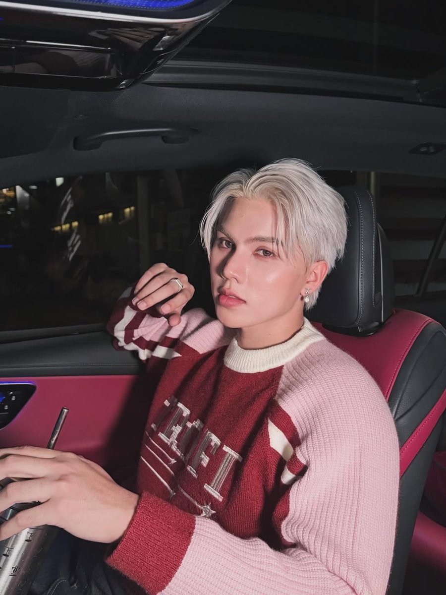 red car 🚗55555 Still too handsome.