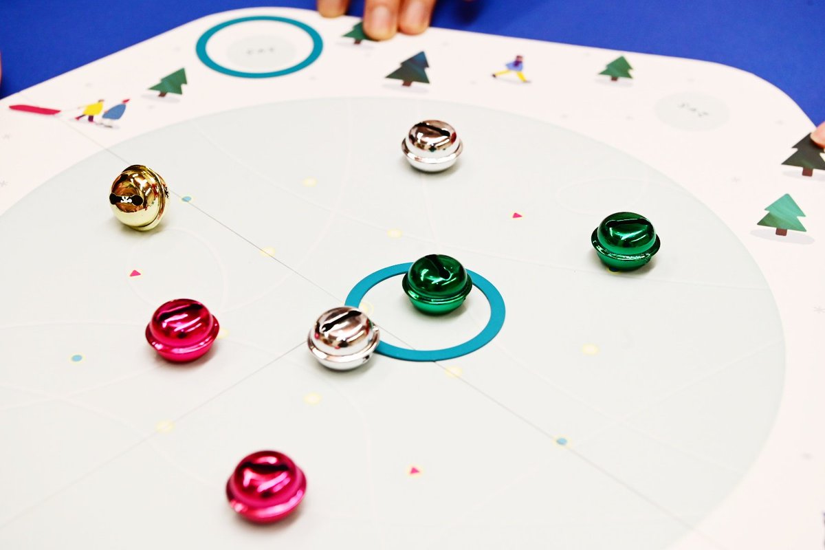 ○スノープ
6人いてあと15分ちょっと。この時間調整に最適で、盛り上がる素晴らしいゲーム☃️szpiLABの秋ゲムマ作🔔nさんは好調で「プロスノーパー」を自称w全日本スノープ協会代表理事として競技の傍ら普及活動にも尽力するらしい🤣試合は接戦！