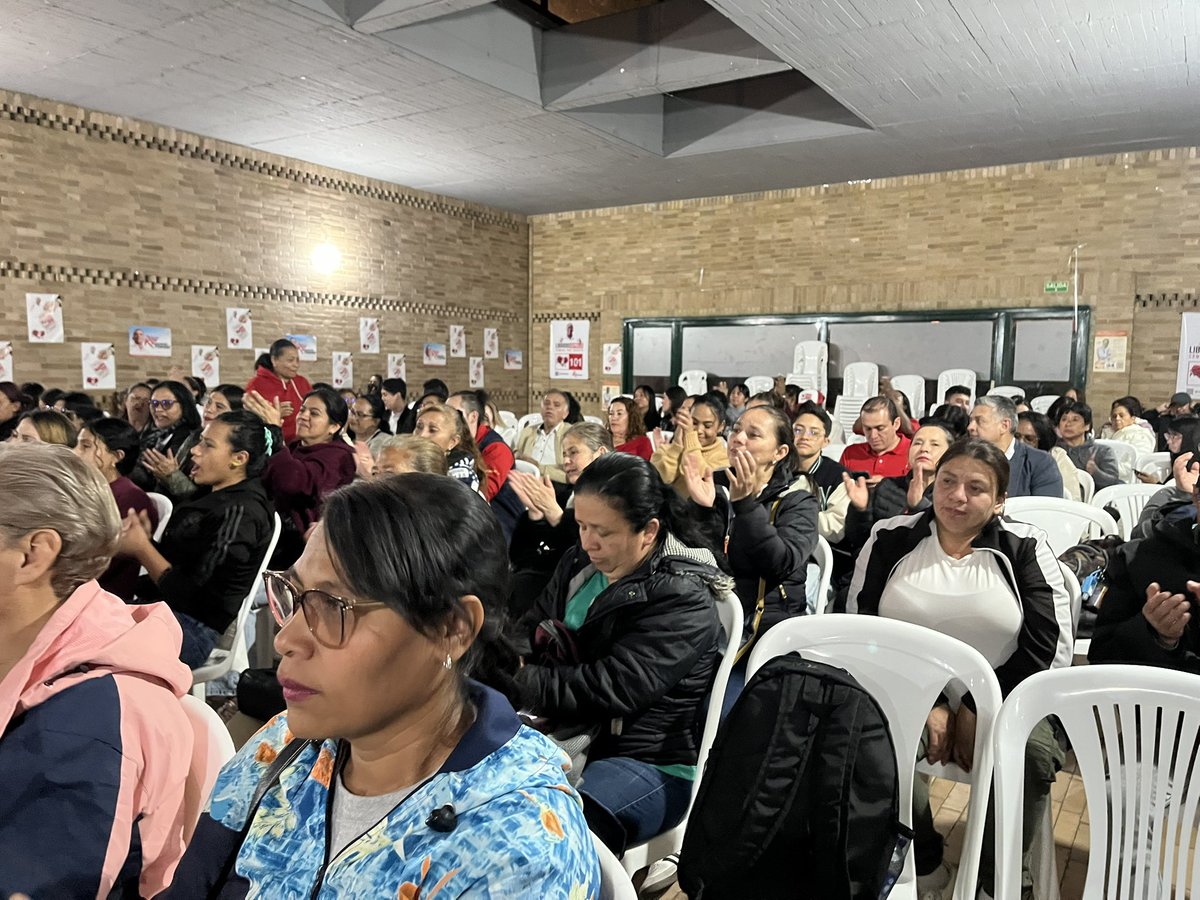 Asprillalibardo's tweet photo. Nos reunimos para reconocernos y encender la fuerza que sostiene hogares y comunidades: la de las mujeres. 

En el Encuentro de Mujeres Multiplicadoras LIASLA – Voltaje Femenino encendimos una vela y firmamos un pacto real con su dignidad y sus oportunidades. 

Esta llama no se apaga.