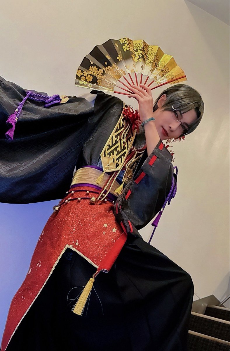 『あんさんぶるスターズ！THE STAGE』-Our First Fight-

ご来場、ご視聴いただきまして誠にありがとうございました！

最後まで無事に僕たちの喧嘩祭りをお届けできて本当に良かったです。

紅月、大好きだ🌙
#紅月　#蓮巳敬人