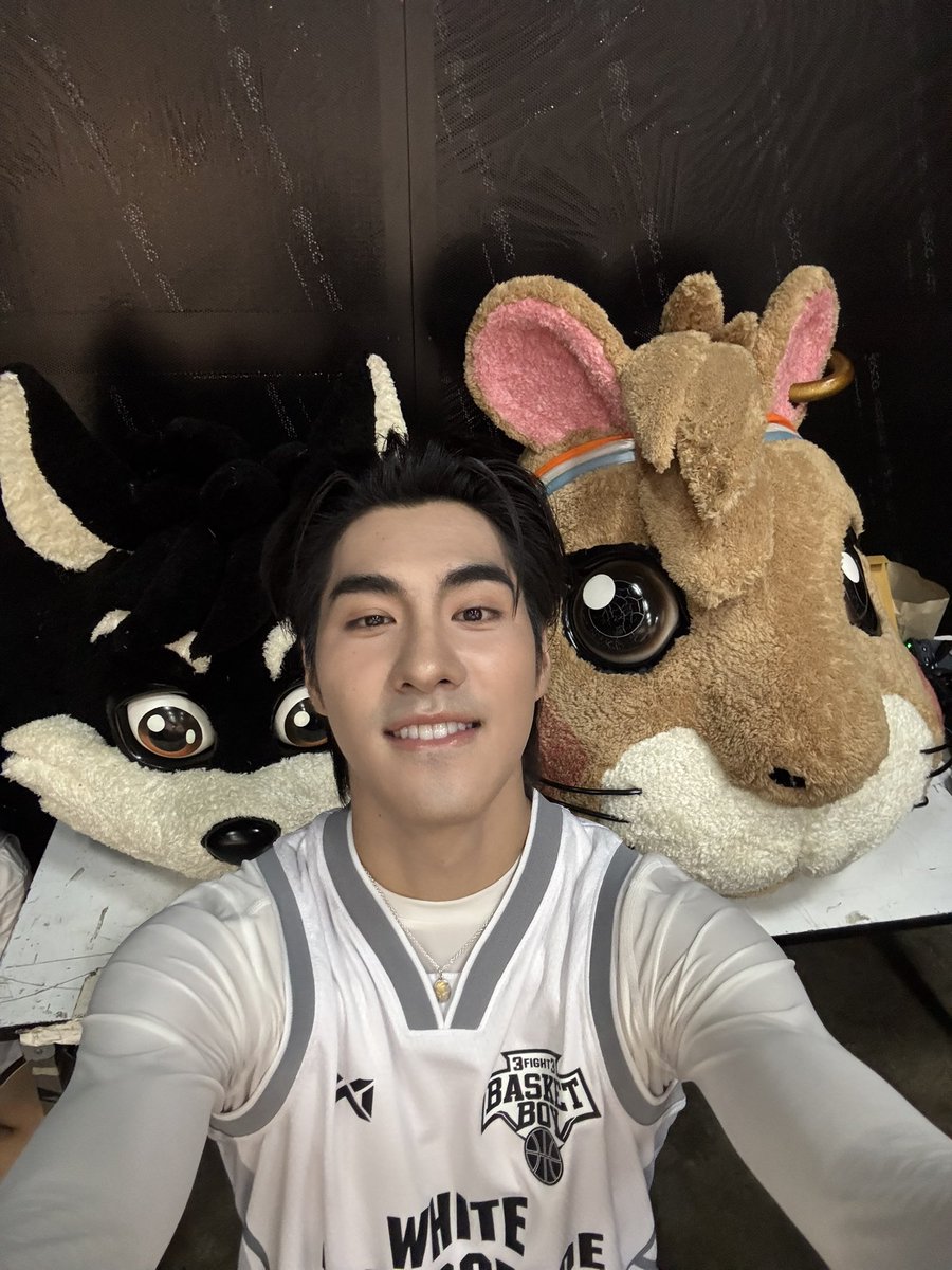 peterpanzz_w's tweet photo. ทีมไหนดีครับ 🤍🖤😁 which team? 
#3Fight3BasketBoySS2 #peterpanzz_w https://t.co/uwC9wQnDej