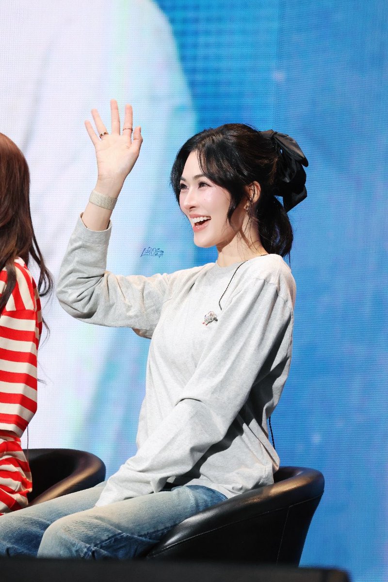 링링아 요즘 자꾸 그렇게 머리 묶으면 난 죽ㅇ ㅓ좋아 죽어😇

LINGORM TP FANMEET #LingOrmTaipeiFanmeeting