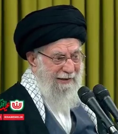 Mosolchi's tweet photo. امروز رهبر رژیم اسلامی پرزیدنت ترامپ را مسخره کرد و تهدید های او را توخالی خواند
پرزیدنت لطفا توجه کنید @POTUS
Today, the regime leader mocked President Trump and called his threats "absurd and empty." President, please pay attention
#جاویدشاه https://t.co/NJuy46adxj