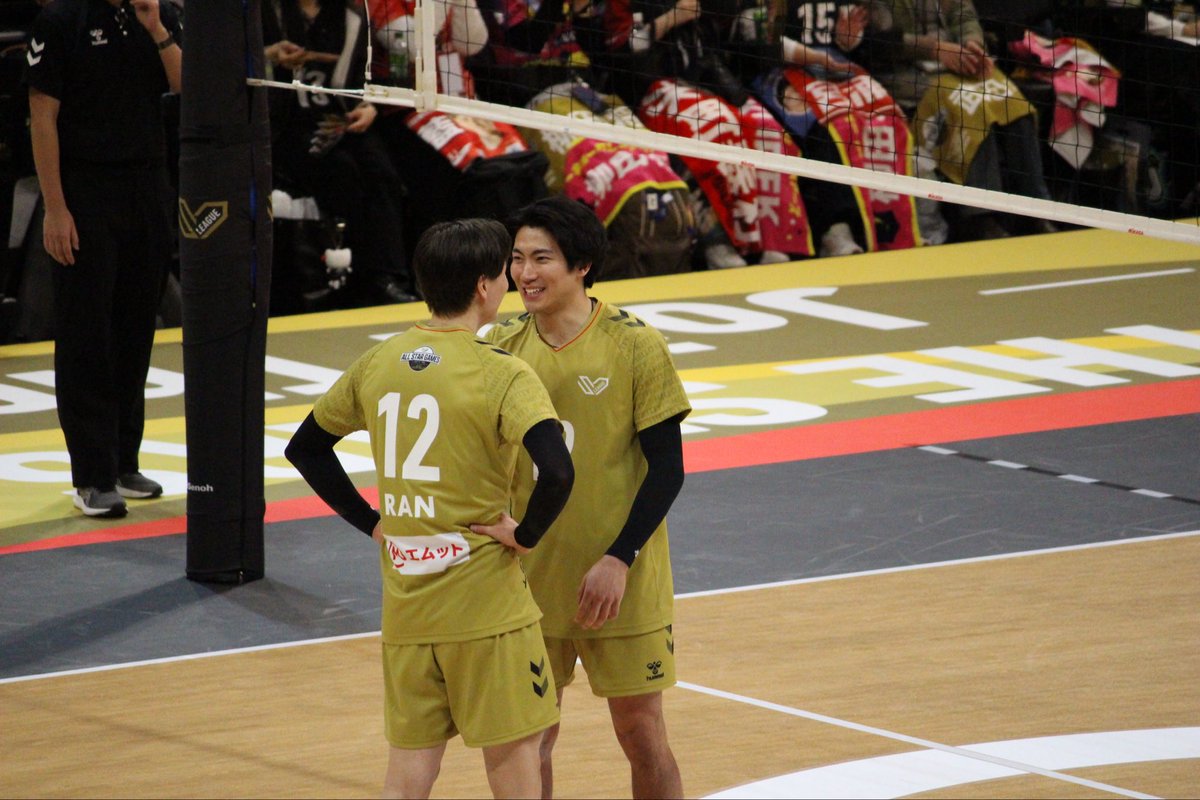 仲良しな01コンビ😸同じチームなの新鮮！ #エムット_SVリーグ