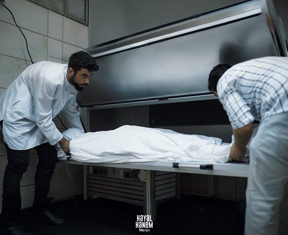 Ey insan!
Ne kadar yüksek makamda olursan ol,
kefene sığacak kadar küçüksün.