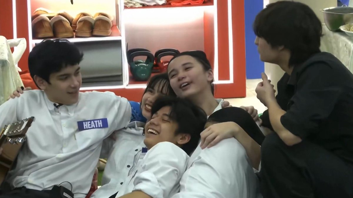 Meyow24's tweet image. Didn’t see this friendship coming, but now I hope it’s protected and cherished. PAL with Marco, Heath, Sofia, Joaquin.

COZY SUNDAY WITH ASH 
#PBBCollab20Bistro