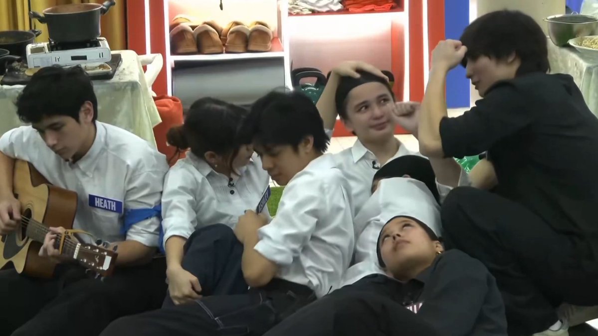Meyow24's tweet image. Didn’t see this friendship coming, but now I hope it’s protected and cherished. PAL with Marco, Heath, Sofia, Joaquin.

COZY SUNDAY WITH ASH 
#PBBCollab20Bistro