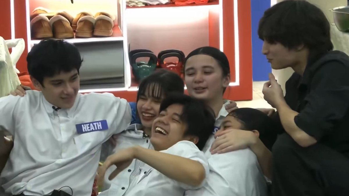 Meyow24's tweet image. Didn’t see this friendship coming, but now I hope it’s protected and cherished. PAL with Marco, Heath, Sofia, Joaquin.

COZY SUNDAY WITH ASH 
#PBBCollab20Bistro