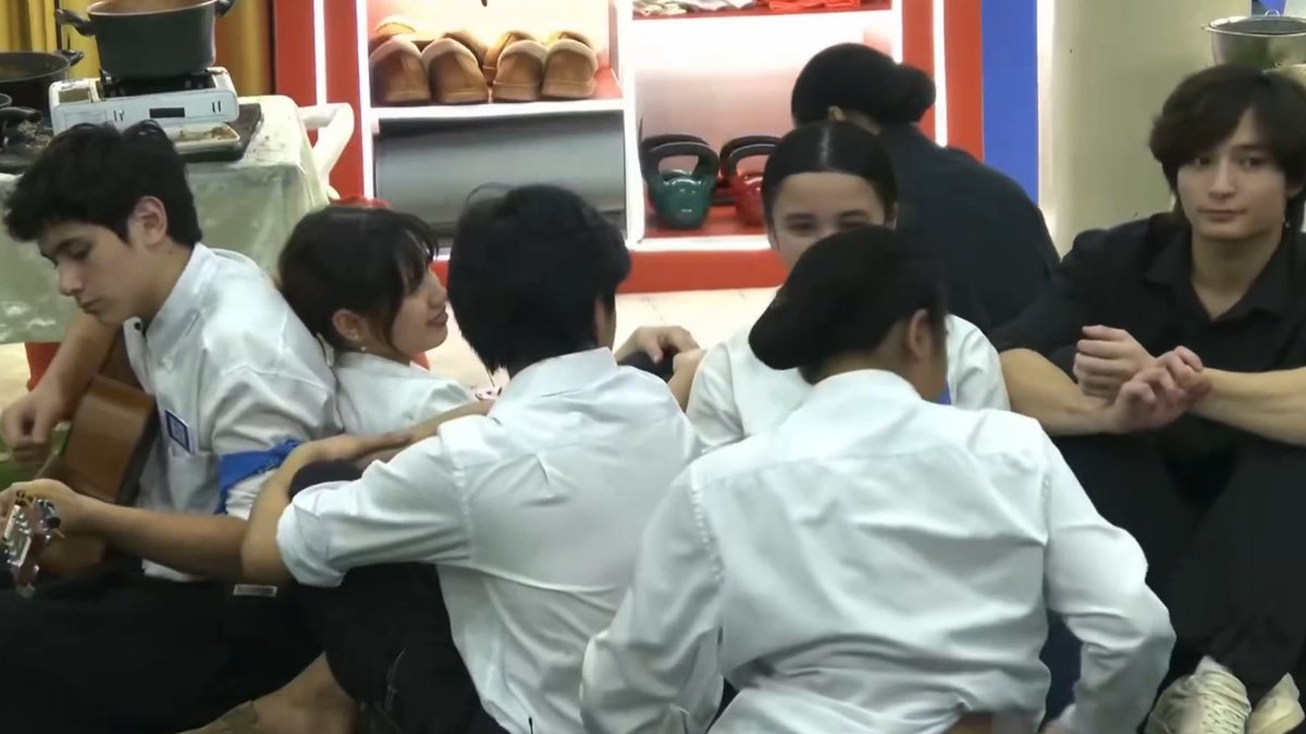 Meyow24's tweet image. Didn’t see this friendship coming, but now I hope it’s protected and cherished. PAL with Marco, Heath, Sofia, Joaquin.

COZY SUNDAY WITH ASH 
#PBBCollab20Bistro