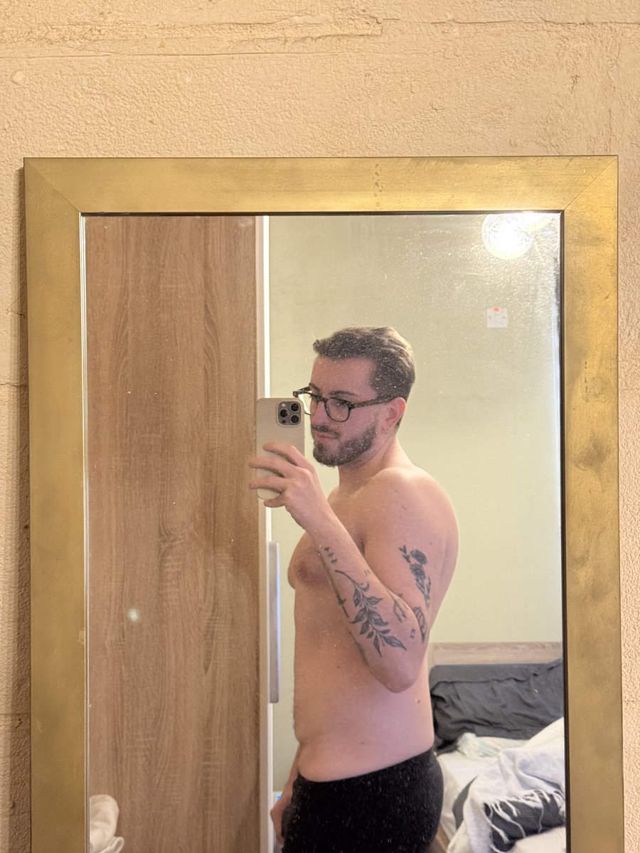 yourfavwtboy's tweet photo. 🤓 https://t.co/cHguAahvRO