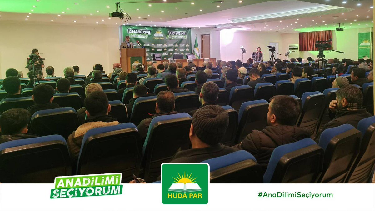 HurDavaPartisi's tweet photo. 📍ŞIRNAK

Merkez İstişare Kurulu Üyemiz Nasuh Sevinik, "Ana Dilimi Seçiyorum" panelimizde açılış konuşmalarını gerçekleştirdi.

#AnadilimiSeçiyorum https://t.co/5YqUusL2fz