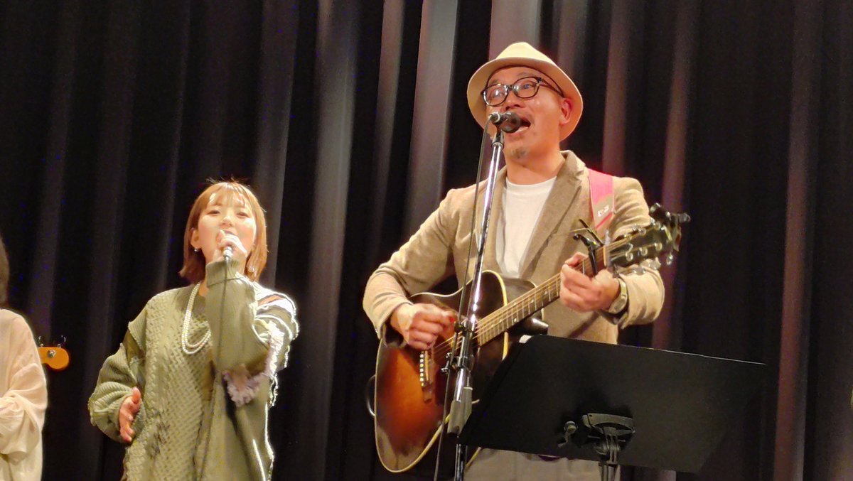 metalbeet's tweet photo. 〜ウタ（詞）ノチカラ〜
Lihoさん、Rakeさん達のライブ&amp;トーク。
ライブ楽しくて盛り上がって、プロの作詞のおはなし、面白かった。
最後はみんなで100万回の「I love you」🎶
元気をいただきました🥰
#誰も知らない劇場
#Liho 
#Rake 
#aug1020 
#門松良祐 https://t.co/I9Owaym0uW