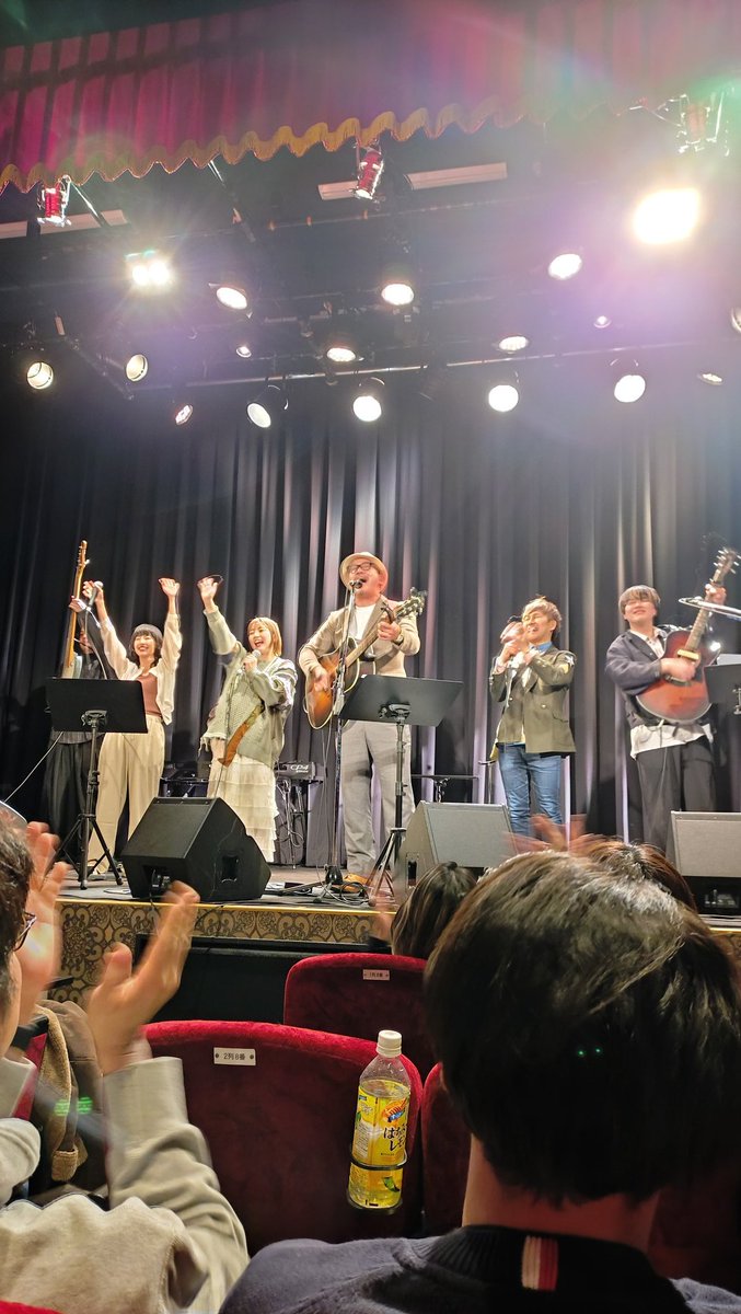 metalbeet's tweet photo. 〜ウタ（詞）ノチカラ〜
Lihoさん、Rakeさん達のライブ&amp;トーク。
ライブ楽しくて盛り上がって、プロの作詞のおはなし、面白かった。
最後はみんなで100万回の「I love you」🎶
元気をいただきました🥰
#誰も知らない劇場
#Liho 
#Rake 
#aug1020 
#門松良祐 https://t.co/I9Owaym0uW
