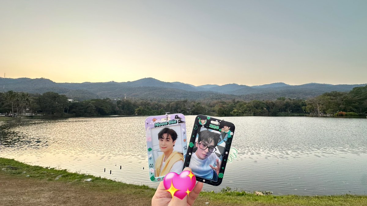 TempuraAroha's tweet photo. วันนี้พา #Binu ไป 🚙💨
🌟 วัดพระธาตุดอยคำ
🍀 ม่อนกุเวร
🍧 Thursdae
🏞️ อ่างแก้ว https://t.co/1ZF9T2z9nD