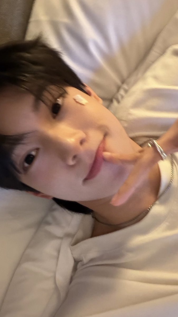 iro102_'s tweet image. 나는 다 괜찮긴 한 것 같은데 뭔가 화질 깨진듯한 느낌이 좋은 것 같고 그래서...