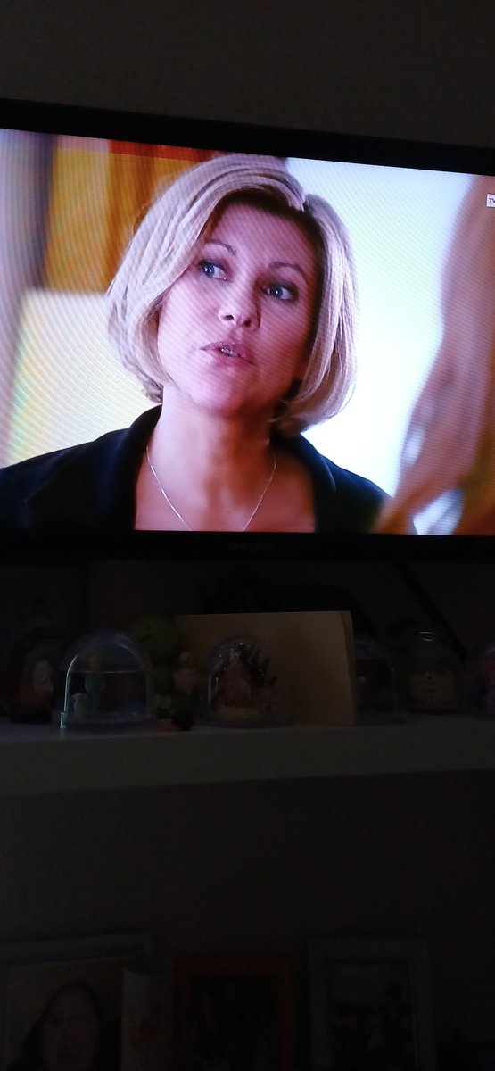 TrotzierPatrici's tweet image. Suis devant #Profilage aujd avec ses acteurs @OdileVuillemin  @PhilippeBas et @vanessavalence1 qui manque en tv 😉😁