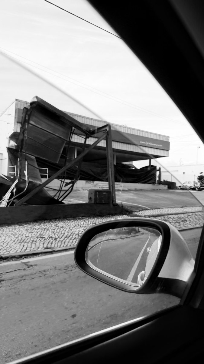 RoldonRaw's tweet photo. (🧵)As televisões não mostram um terço do que aconteceu na região de Leiria.

Dizem que Leiria não existe. Depois desta tempestade, foi exatamente isso que aconteceu.
#tempestadekristin #Leiria #Kristin https://t.co/4oNov2nzX7