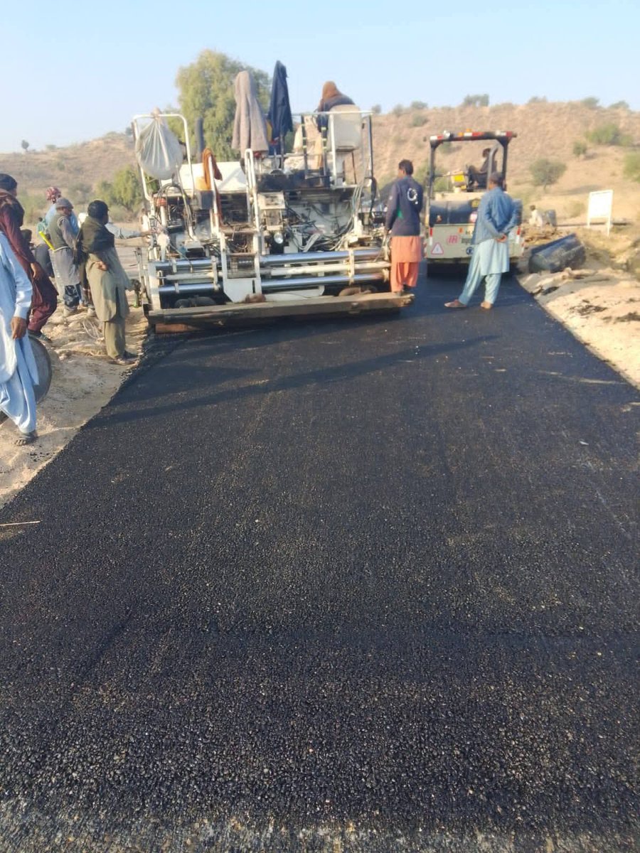 MushtaqueThari's tweet photo. The road construction work from Deendario village to Giyochhar Daras in UC Misri Shah has been completed, and the 3.5-kilometer road has been fully carpeted.
#ThisIsPeplesParty
#PS53 #Nagarpaker
@BBhuttoZardari
@AAliZardari
@Qasimsoomro https://t.co/aPegGz1jN6