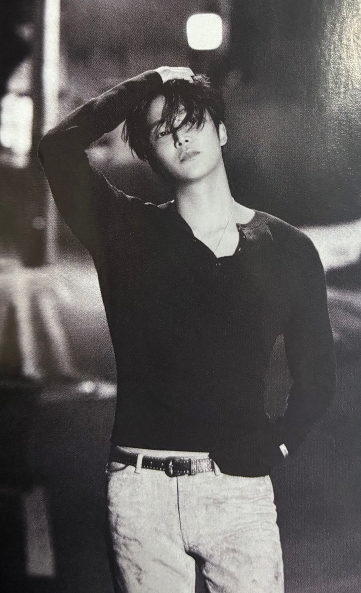 «  Malade au fond du lit Autour de moi le bleu profond De la mer en hiver. »

                                         .Tomizawa Kakio.