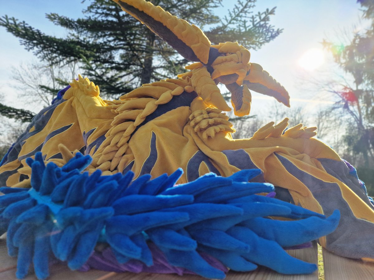 Finally, Rey Dau plush is done ! ⚡
 
This is my best plush to date, my new masterpiece.  

240cm wingspan, 120cm from head to tail !  

How many scales ?  
Yes.