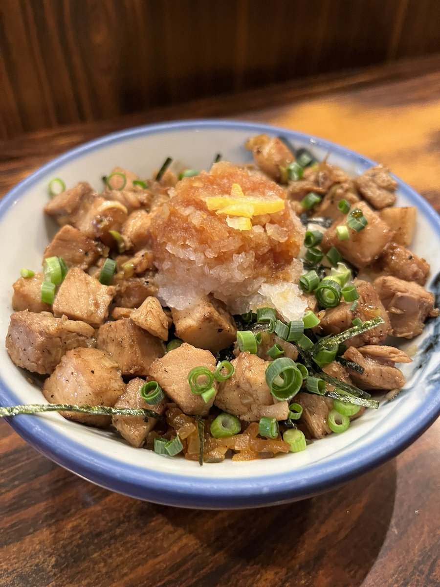 22時からでも丼をつける派。
付くなら付け！！と脂肪細胞に宣戦布告。