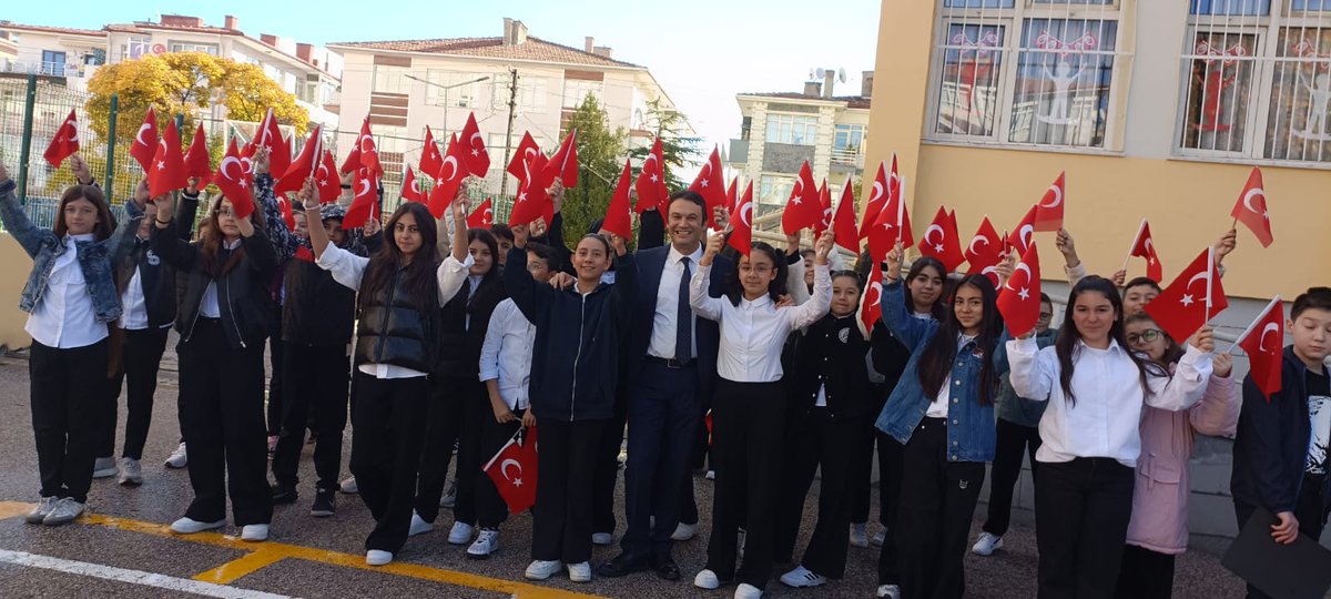 KocatepeOO's tweet photo. 2025-2026 Eğitim Öğretim Yılının ikinci Dönemine “Bayrak Sevgisi” Temasıyla Başlıyoruz.🇹🇷🇹🇷🇹🇷
@tcmeb @Yusuf__Tekin @mebtegm @MemAnkara @Murat4Kucukali @keciorenkymkm ⁦@KeciorenMEM⁩ https://t.co/hNV9Rn3L3p
