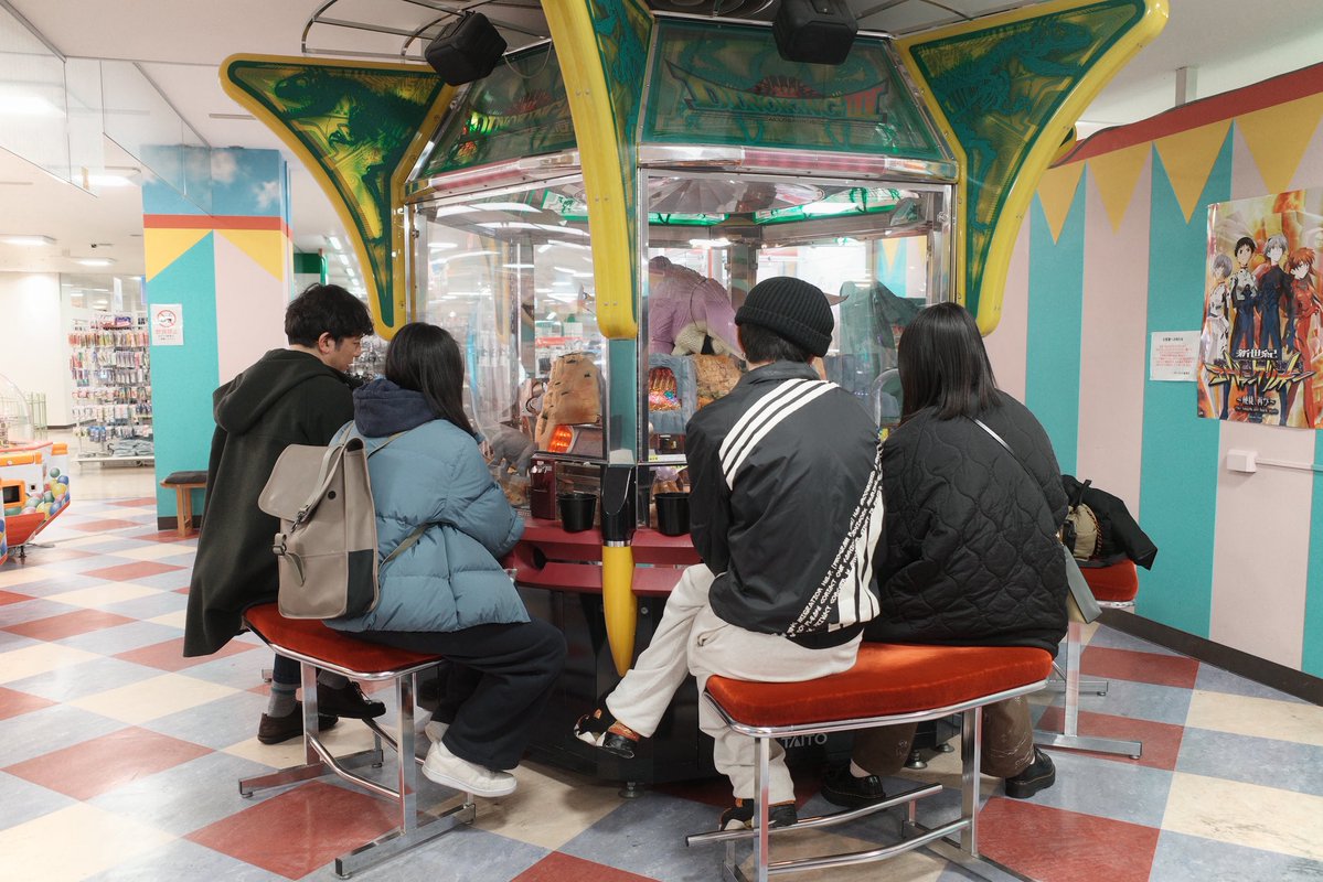 魚津でメダルゲームを90分やり続けていた人たちです。
#インターネ島エクスプローラー 
#ヨーロッパ企画