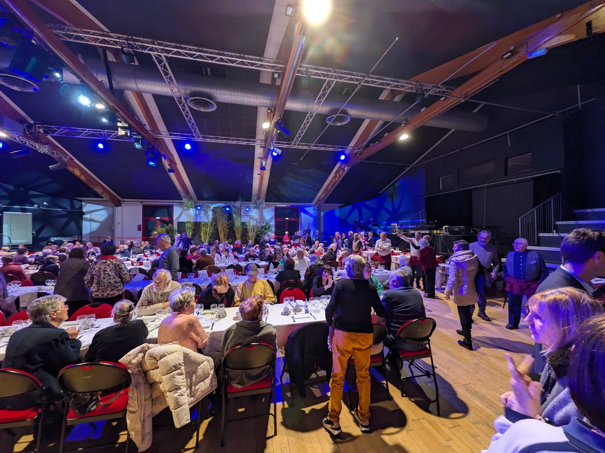 Chris_LE_MENTEC's tweet photo. Dernière journée de repas pour nos Aînés @stsebsurloire. Près de 1700 personnes sont venues à l'Escall pendant ces 6 repas. Une journée appréciée par les convives. https://t.co/aHjlD4QgDT