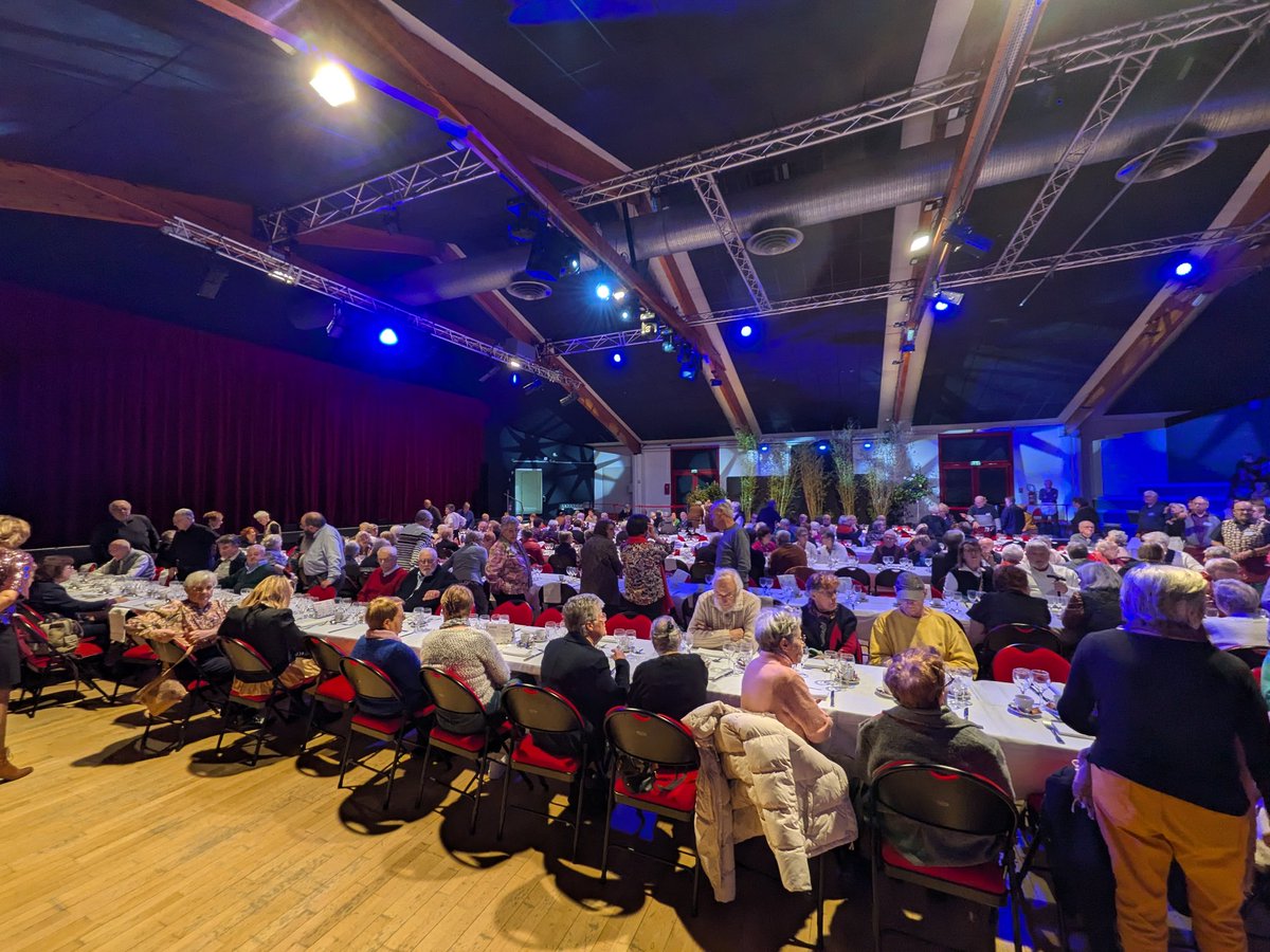 Chris_LE_MENTEC's tweet photo. Dernière journée de repas pour nos Aînés @stsebsurloire. Près de 1700 personnes sont venues à l'Escall pendant ces 6 repas. Une journée appréciée par les convives. https://t.co/aHjlD4QgDT