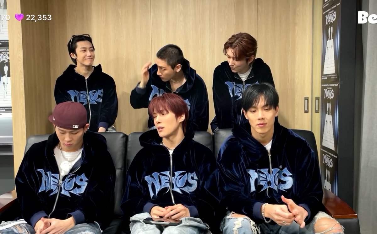 ㅋㅋㅋㅋㅋㅋㅋㅋ아 정리할 머리도 없는데 창균이가 거울을 열심히 봄ㅜ 그 모습을 형워니가 너무 흐뭇하게 쳐다봐ㅜㅜ