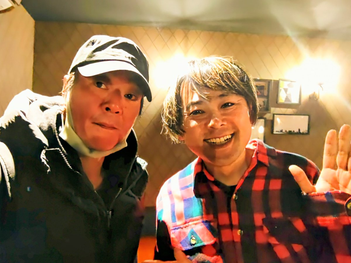 昨夜のライブ、
大先輩のギタリスト、首藤さんが見に来てくださいました。

サプライズで来るんだもん。
二度見しちゃったよw

嬉しかったなぁ。

保谷セラヴィで首藤さんとご一緒させてもらうなんて未来が待ってるかもねー！！