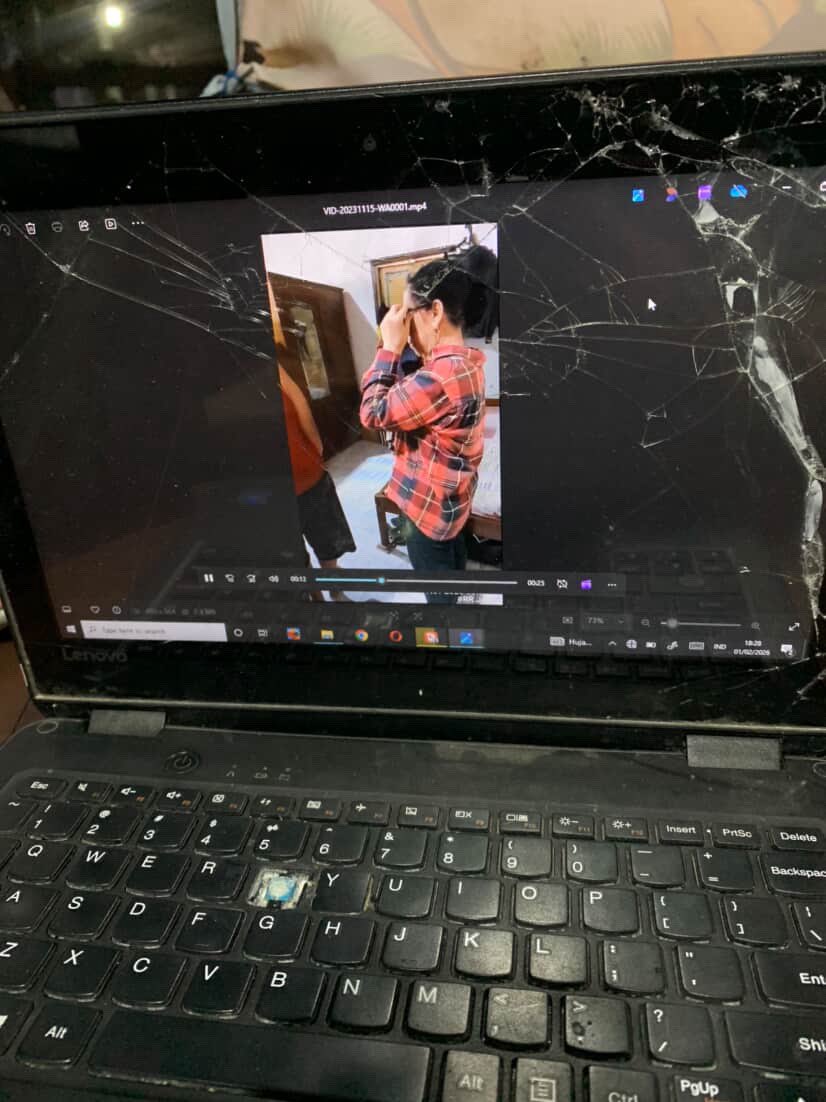 merapi_uncover's tweet image. [Breaking News] 18:37 telah di temukan anak, posisi kebingungan katanya ayah ibunya di jogja mau ke jogja kerja tidak membawa identitas diri tapi membawa laptop pecah dan menunjukkan vidio perempuan yang katanya neneknya posisi saat ini baru berteduh di warung saya soalnya…