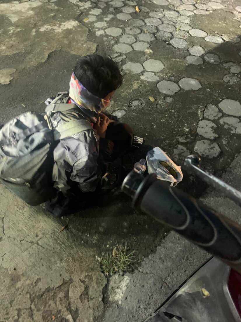 merapi_uncover's tweet image. [Breaking News] 18:37 telah di temukan anak, posisi kebingungan katanya ayah ibunya di jogja mau ke jogja kerja tidak membawa identitas diri tapi membawa laptop pecah dan menunjukkan vidio perempuan yang katanya neneknya posisi saat ini baru berteduh di warung saya soalnya…