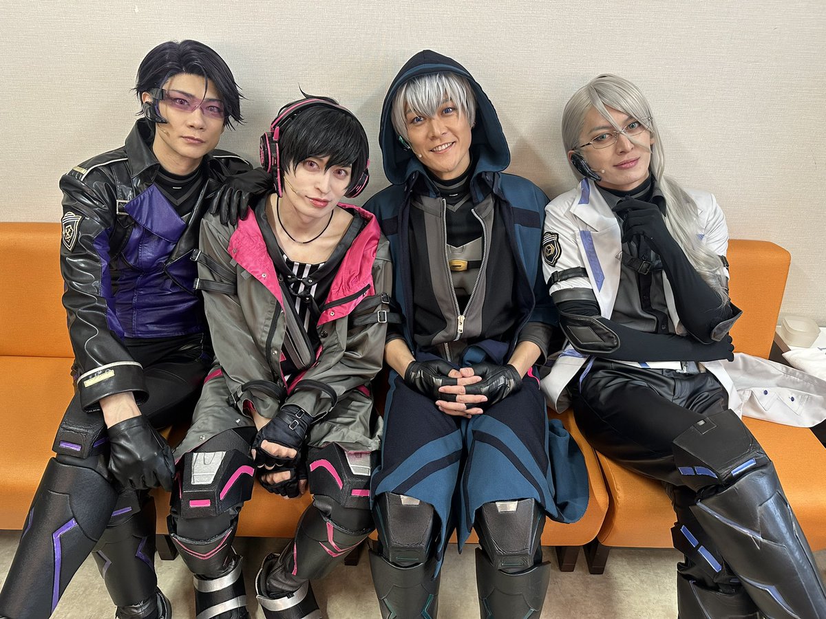 masafumi21yoko's tweet photo. Action Stage
「エリオスライジングヒーローズ」
-THE EAST-
全公演無事終了しました🦔💨
司令の皆様本当にありがとうございました
本公演は初演振り
改めてエリオスR
エリステ
そしてオスカーに出逢えて良かった
また夏に
🦔💨
#エリオスR 
#エリステ 
#感謝 https://t.co/7D0lFPwgEK