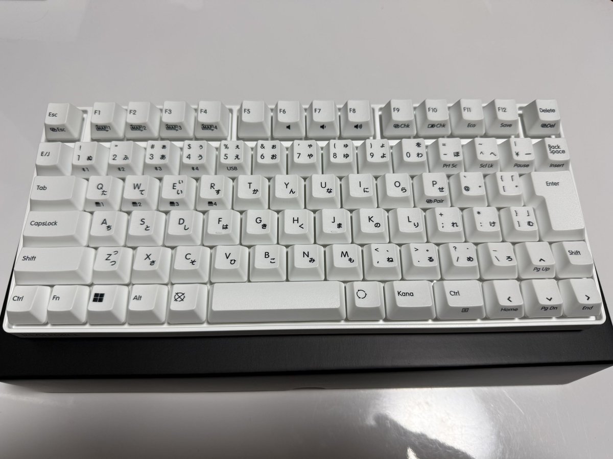3flamme's tweet photo. New gear
職場で使うPC増えたから追加
今使ってるリアルフォースR3もいいけど切り替えしながらの作業はさすがにきついね。
トラックボールとの位置も近づけたかったからメインをRC1にして運用してみる。
これでリアルフォース２台目や https://t.co/GAPoHH8Xk6