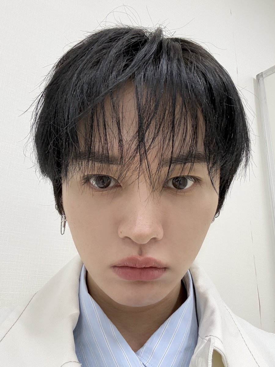 hanmingg's tweet image. LEEKNOW SENT A SELCA ON BBL!