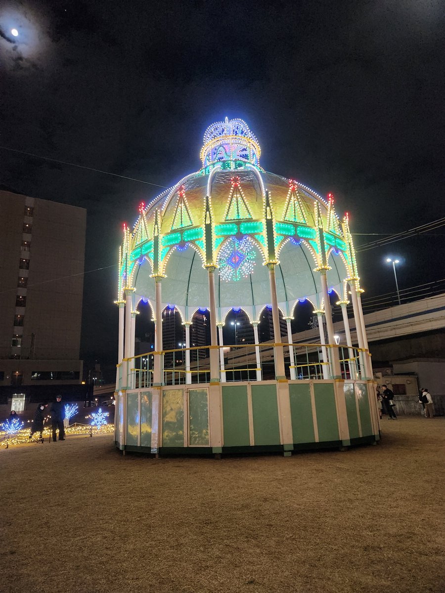 droidake's tweet photo. 今年もルミナリエ行ってきた！有料ゾーンの入場段取り結構悪いのが残念 https://t.co/OQwfdXA54Z