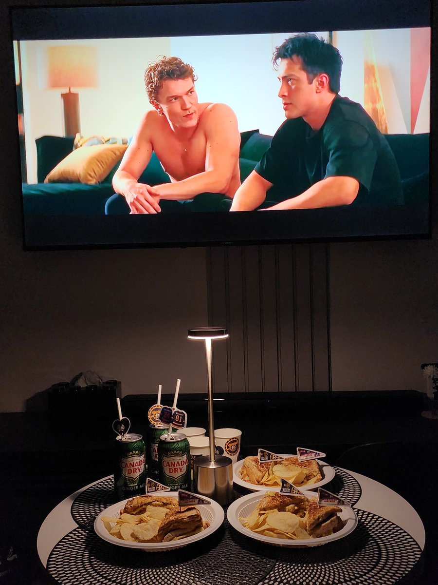 uriDB5K's tweet photo. Weekend with the FREAKS who watch the whole season TWICE! Still drunk on ginger ale and lack of sleep! 😌🙃 Rave nasad next? 🫠✨️ https://t.co/gNvv94wKNT