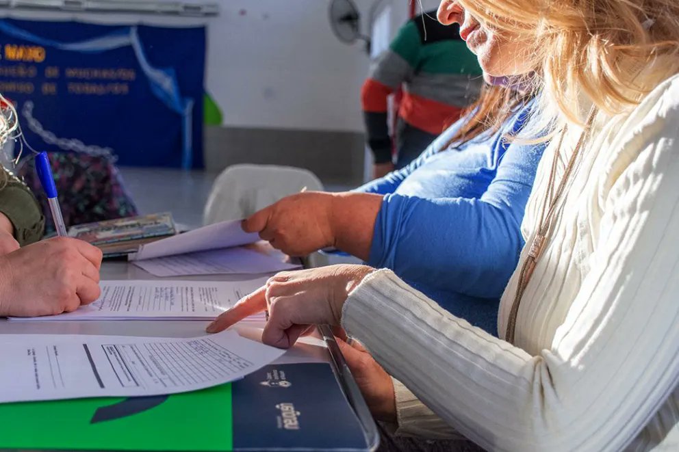 Rolo_Figueroa's tweet photo. INICIA LA INSCRIPCIÓN A LAS BECAS GREGORIO ÁLVAREZ

Desde el lunes 9 de febrero abrimos la inscripción para quienes se postulen por primera vez a las Becas Gregorio Álvarez, en todos los niveles educativos. El plazo se extenderá hasta el 20 de febrero.

Además, habrá una instancia extraordinaria para renovaciones de becas 2024/2025 que irá del 23 al 27 de febrero. Seguimos fortaleciendo la educación como política pública y redistribuyendo oportunidades en toda la provincia.